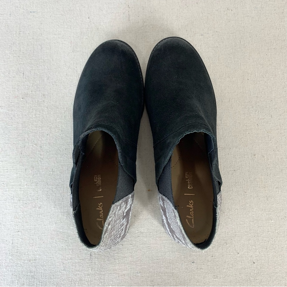 Clarks~Women’s ‘Demi Beat’ Black Suede/Faux Snakeskin Slip-On Ankle Boot~Sz 7.5 - Picture 8 of 14